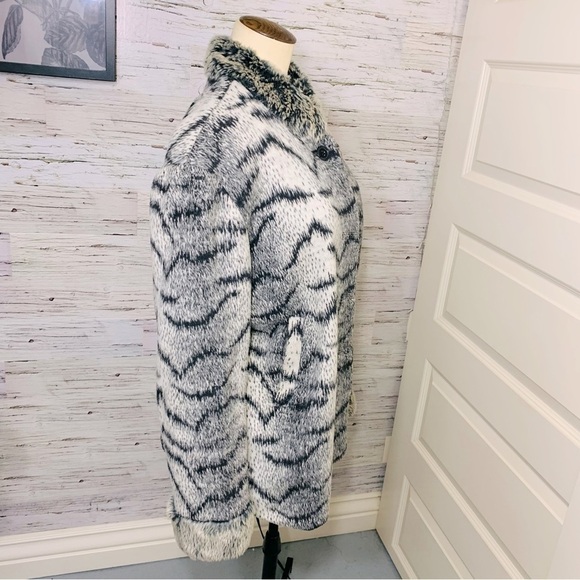 SAGA Lady Fleece Jacket Ombre Black White Novelty Print Cozy Button Down Coat L - Picture 9 of 15